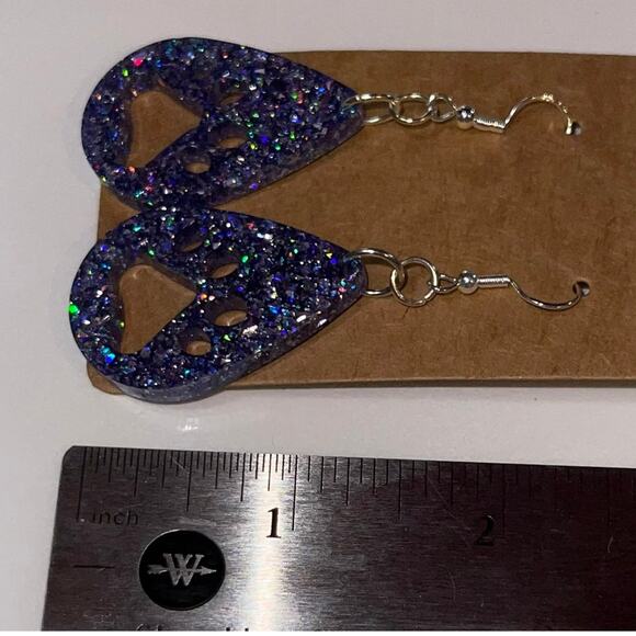 Handmade epoxy resin paw print earrings - greyish-purple glitter - Picture 4 of 4
